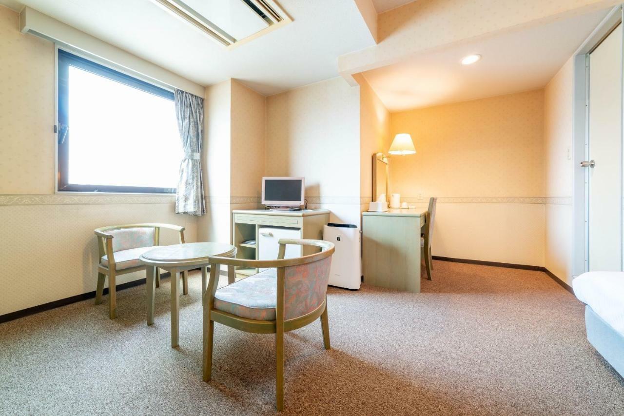 Oyo Business Hotel Nishiura Yokkaichi Bagian luar foto