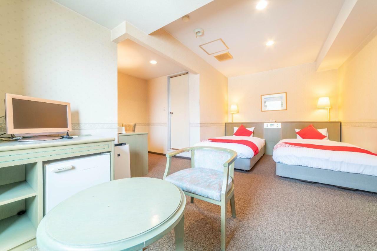 Oyo Business Hotel Nishiura Yokkaichi Bagian luar foto