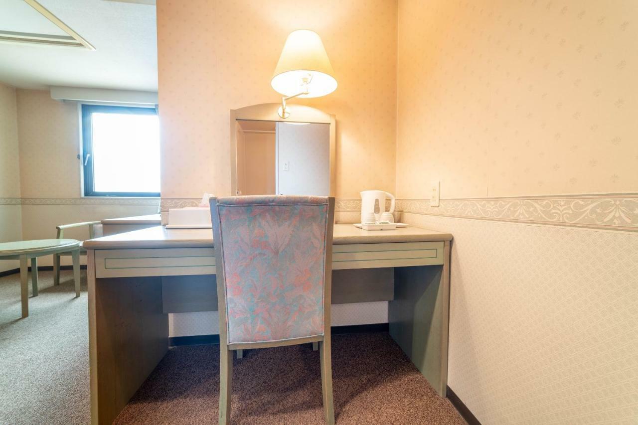 Oyo Business Hotel Nishiura Yokkaichi Bagian luar foto