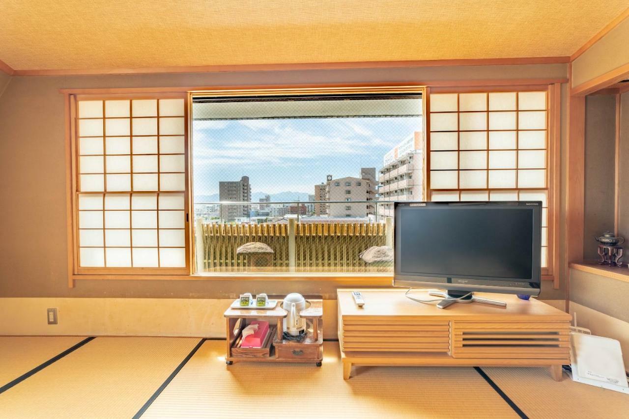 Oyo Business Hotel Nishiura Yokkaichi Bagian luar foto