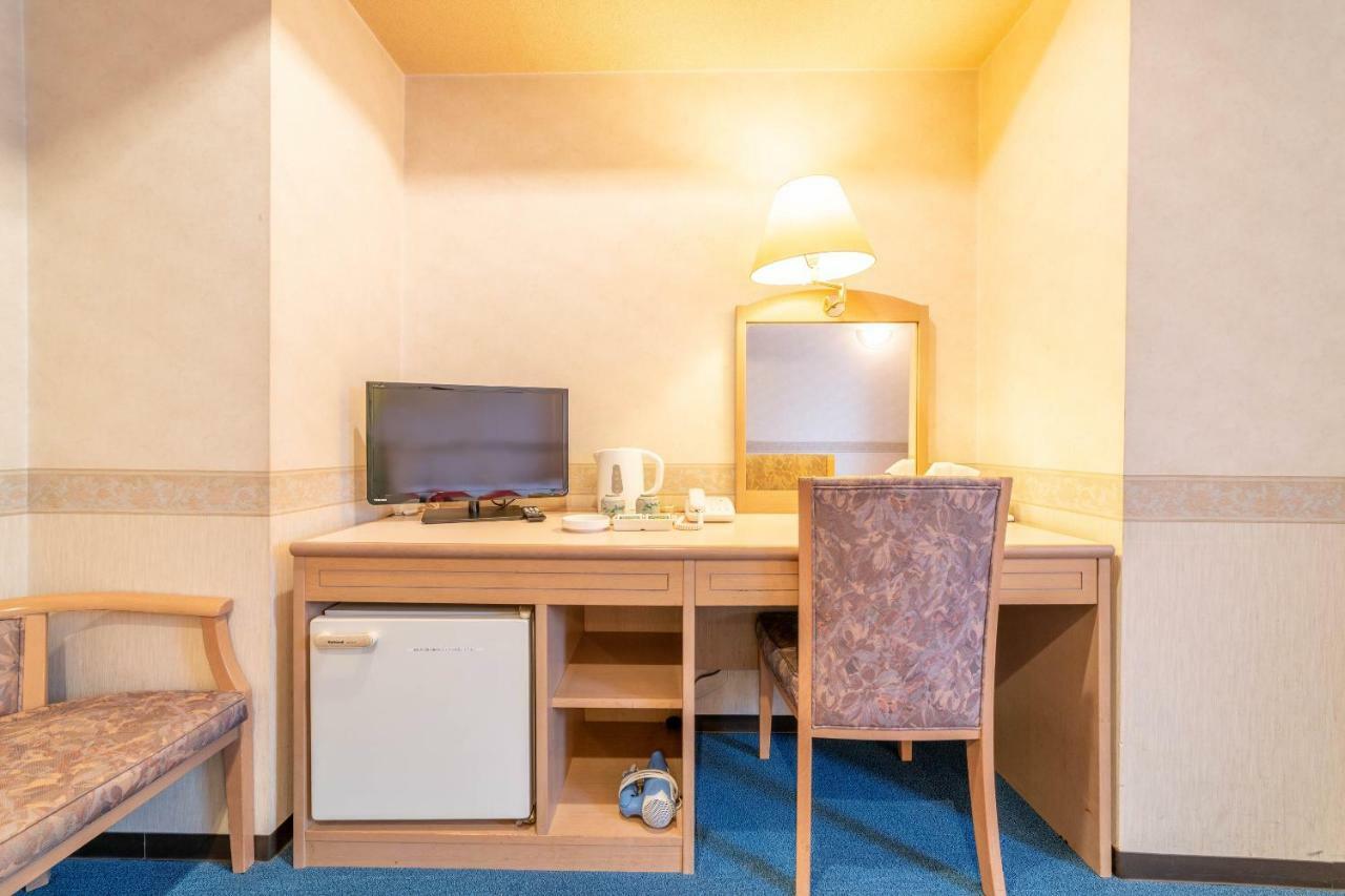 Oyo Business Hotel Nishiura Yokkaichi Bagian luar foto