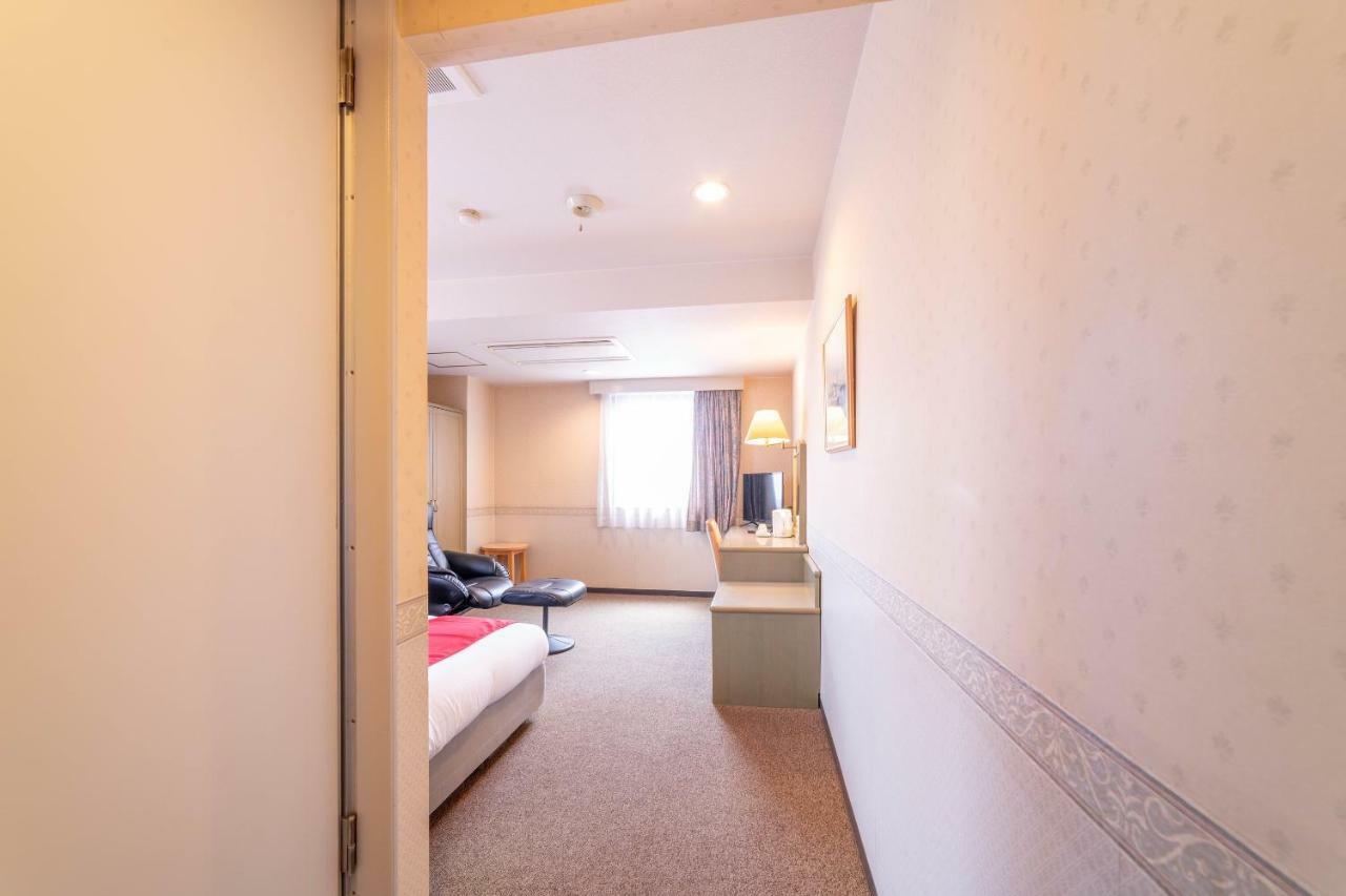 Oyo Business Hotel Nishiura Yokkaichi Bagian luar foto