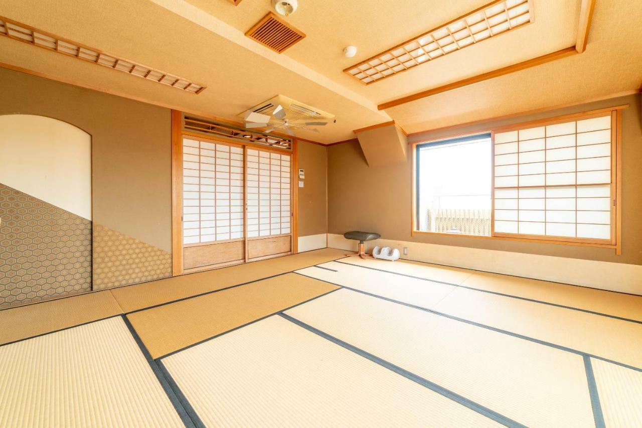 Oyo Business Hotel Nishiura Yokkaichi Bagian luar foto